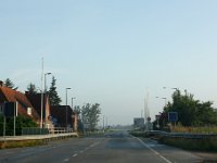 Pienet tiet kulkivat peltojen ja pienien taajamien läpi.